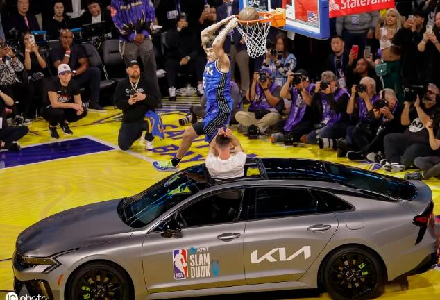 2025<a href=https://www.dahan120.com/lanqiu/ target=_blank class=infotextkey>NBA</a>全明星扣篮大赛：麦克朗满分夺冠 飞跃汽车一扣封神